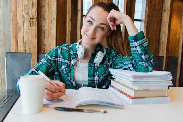 كيف أدرس بتركيز وبدون نسيان.. خطوة بخطوة