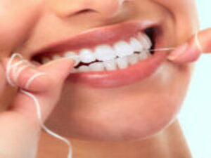 خيط تنظيف الأسنان وكيفية استخدامه
